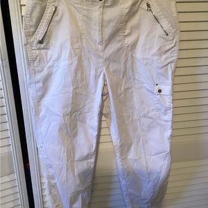 Zenergy by Chicoladies  white cargo crop pants, size 2, waist 34”